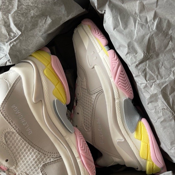 balenciaga triple S (brand new) - Picture 3 of 4